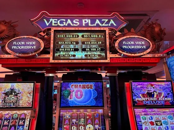 하노이 카지노 Vegas Plaza 슬롯머신 게이밍 플로어 사진